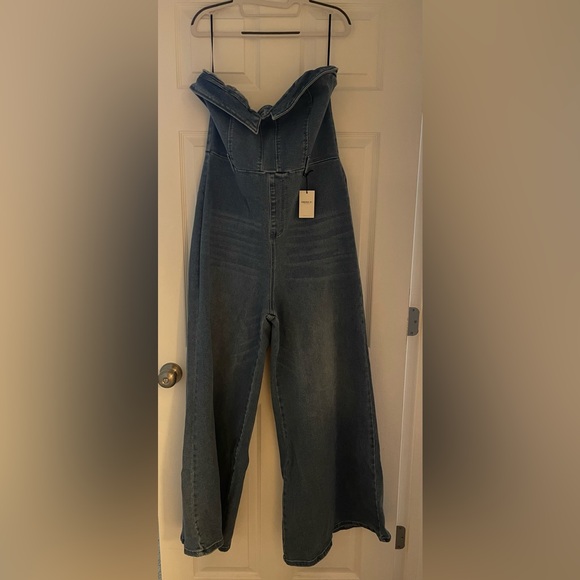 Forever 21 Pants - Forever 21  Sleeveless Sweetheart Neckline Denim Flare Jumpsuit